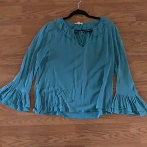 Beautiful blue turquoise flare sleeve top by entro
